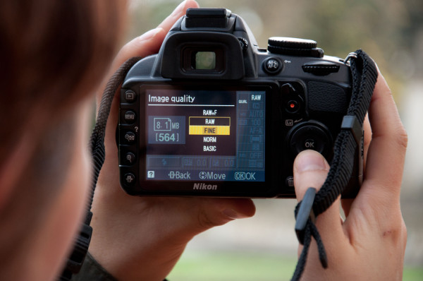 TEKNIK DASAR FOTOGRAFI DIGITAL