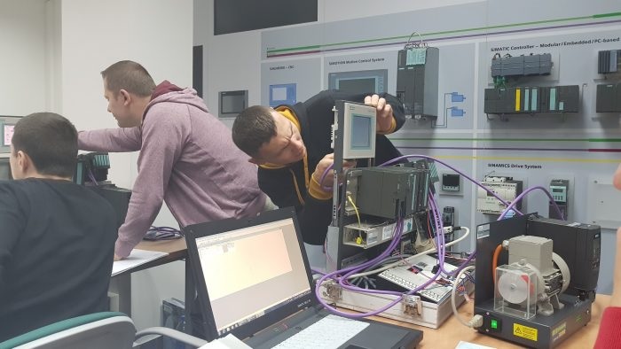 PLC SIEMENS S7 TINGKAT DASAR